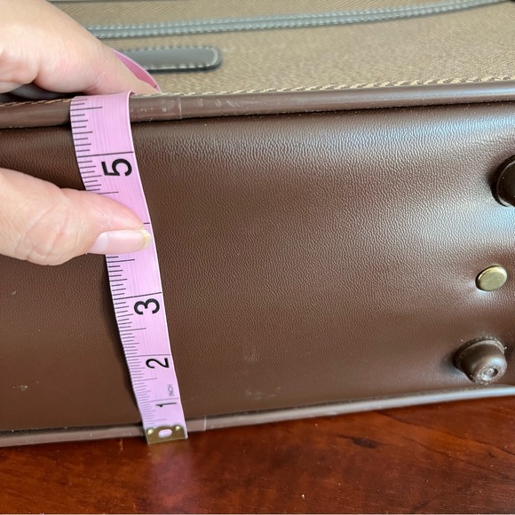Vintage Luggage/Suitcase 🧳 - Picture 12 of 15